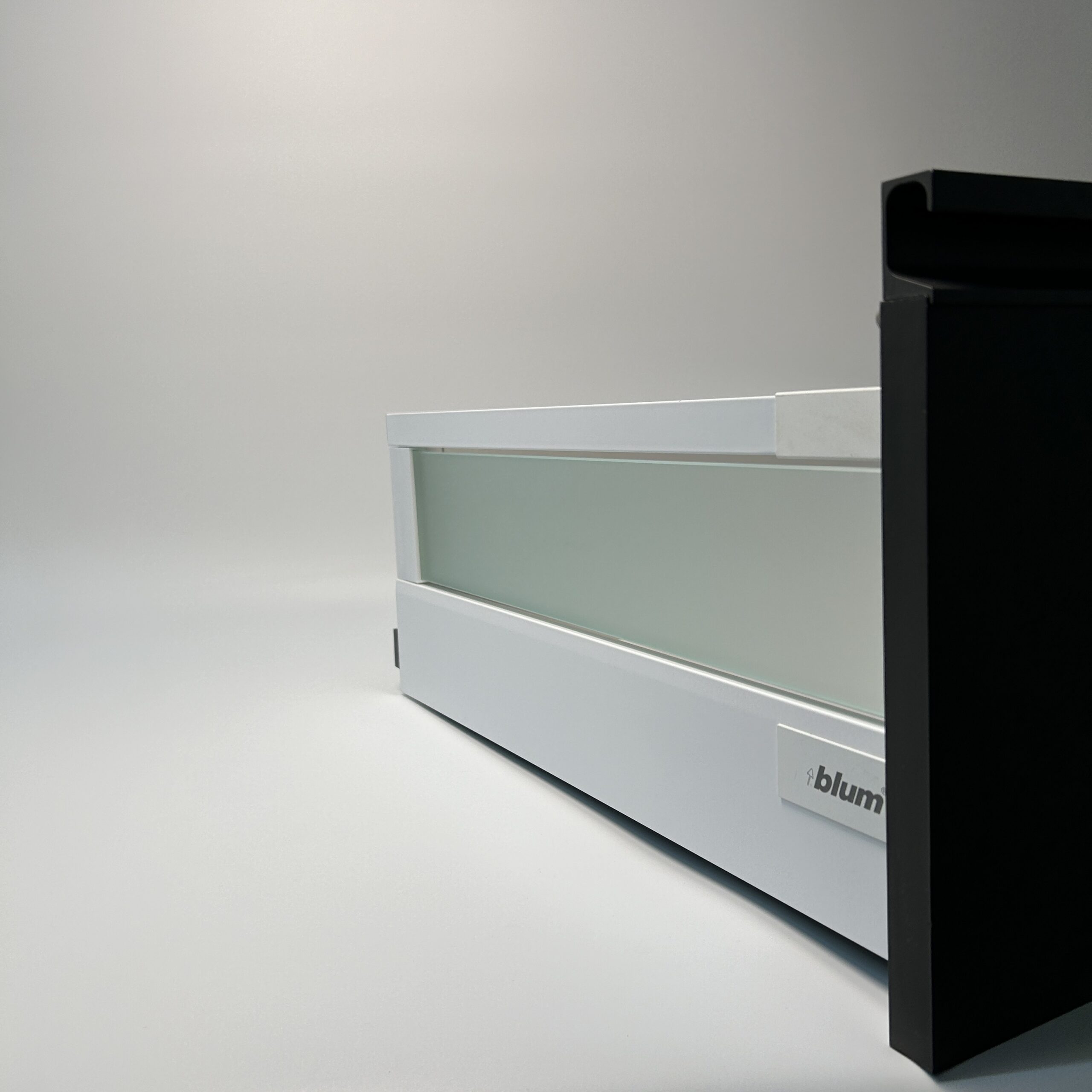 Mocowanie szkła do szuflady Blum Tandem Box Antaro “D” –komplet Prawy+Lewy - obrazek 6
